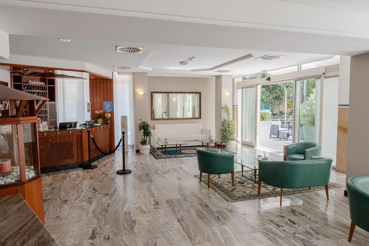 Hotel Audi Frontemare Римини