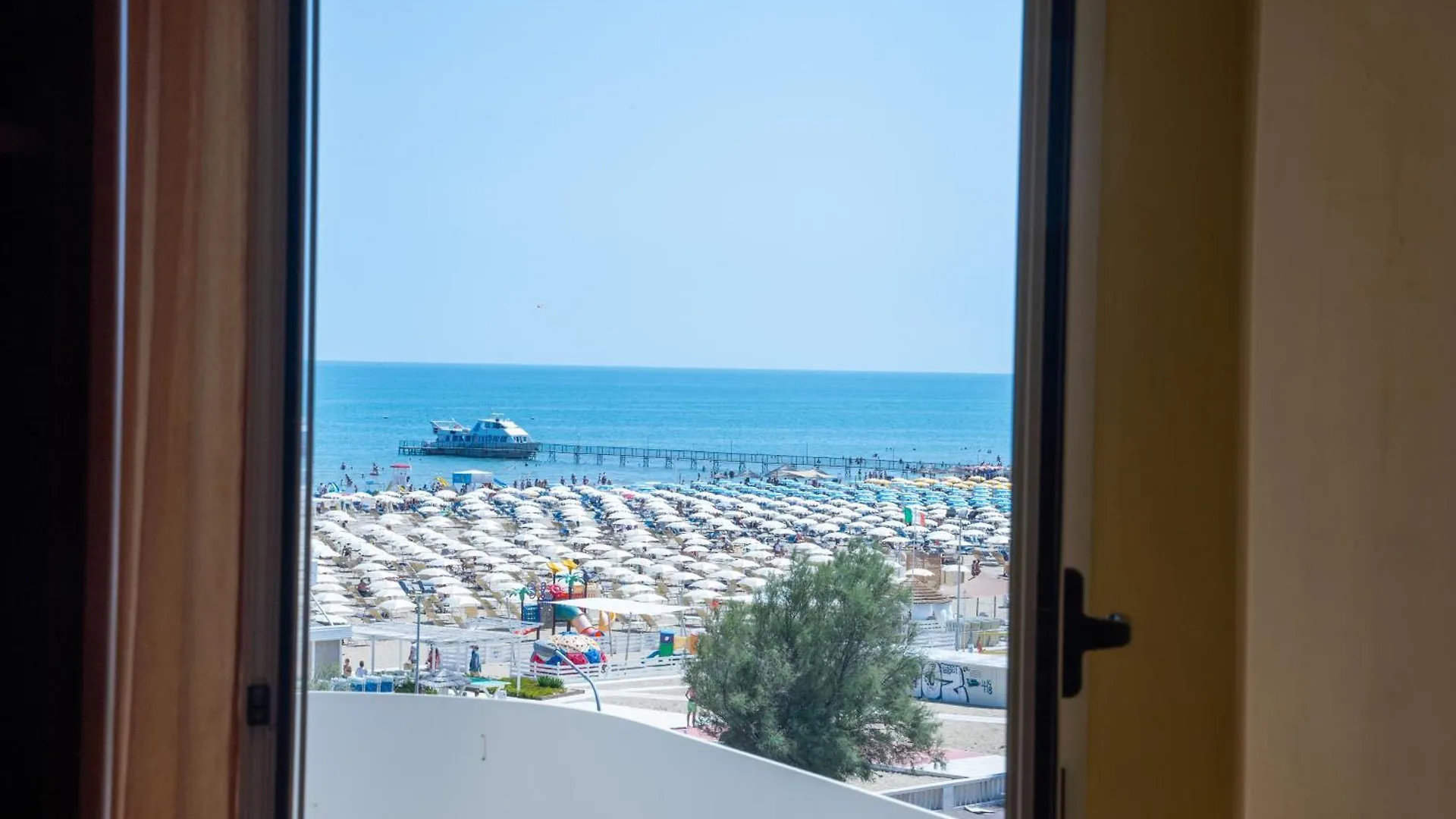 Hotel Audi Frontemare Римини