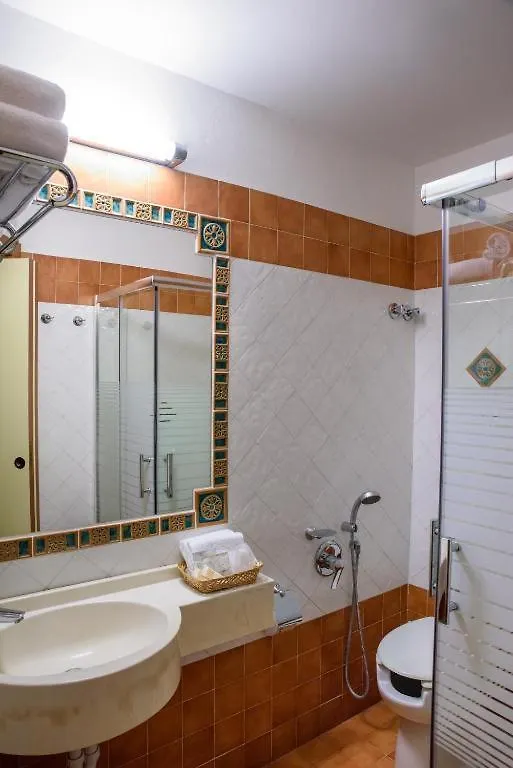 ***  Hotel Audi Frontemare Римини Италия