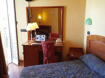 ***  Hotel Audi Frontemare Римини Италия
